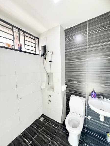 Rumah Berkembar untuk Dijual di Bandar Dato Onn (Tebrau) - Yik Tat - Bathroom - PropertyGuru.com.my