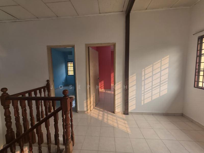 Rumah Teres 2-Tingkat untuk Dijual di Seksyen 7 (Shah Alam) - Joseph Chan - Family hall - PropertyGuru.com.my