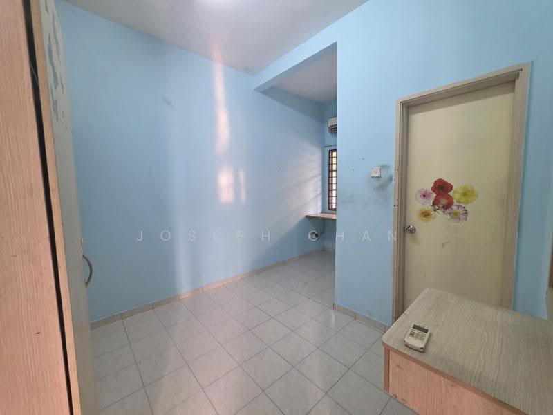Rumah Teres 2-Tingkat untuk Dijual di Seksyen 7 (Shah Alam) - Joseph Chan - Downstairs room - PropertyGuru.com.my