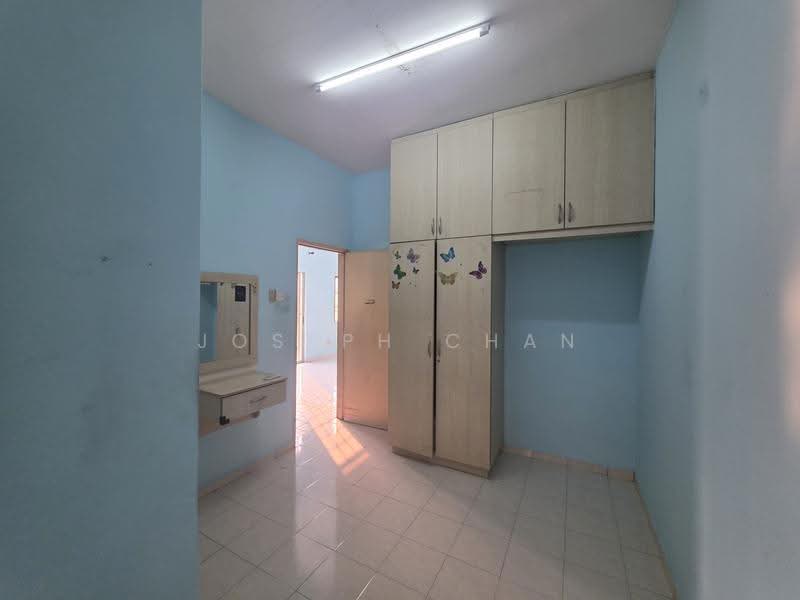 Rumah Teres 2-Tingkat untuk Dijual di Seksyen 7 (Shah Alam) - Joseph Chan - Downstairs room - PropertyGuru.com.my