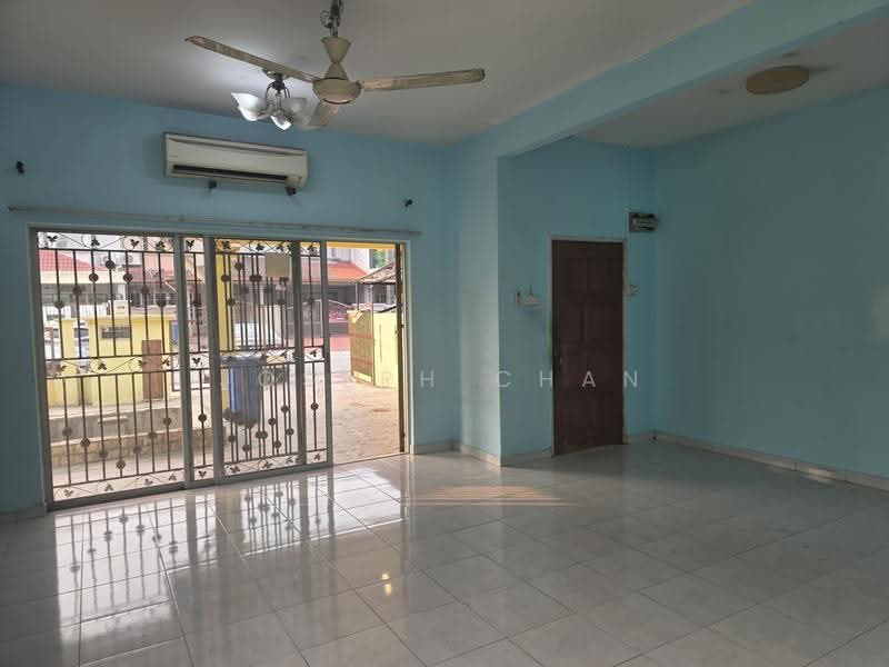 Rumah Teres 2-Tingkat untuk Dijual di Seksyen 7 (Shah Alam) - Joseph Chan - Living Room - PropertyGuru.com.my