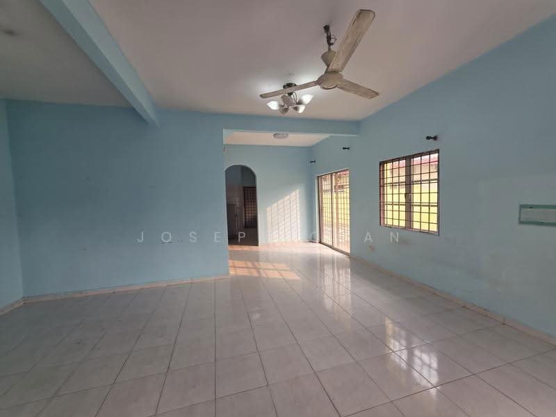 Rumah Teres 2-Tingkat untuk Dijual di Seksyen 7 (Shah Alam) - Joseph Chan - Living Room - PropertyGuru.com.my