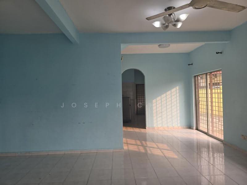 Rumah Teres 2-Tingkat untuk Dijual di Seksyen 7 (Shah Alam) - Joseph Chan - Living Room - PropertyGuru.com.my