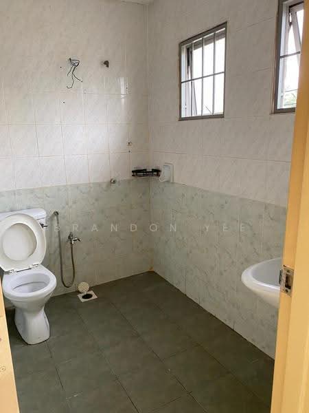 Townhouse for Rent in Taman Bukit Serdang (Seri Kembangan) - Brandon Yee - Bathroom - PropertyGuru.com.my
