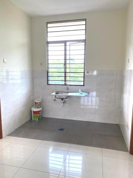 Townhouse for Rent in Taman Bukit Serdang (Seri Kembangan) - Brandon Yee - Kitchen - PropertyGuru.com.my