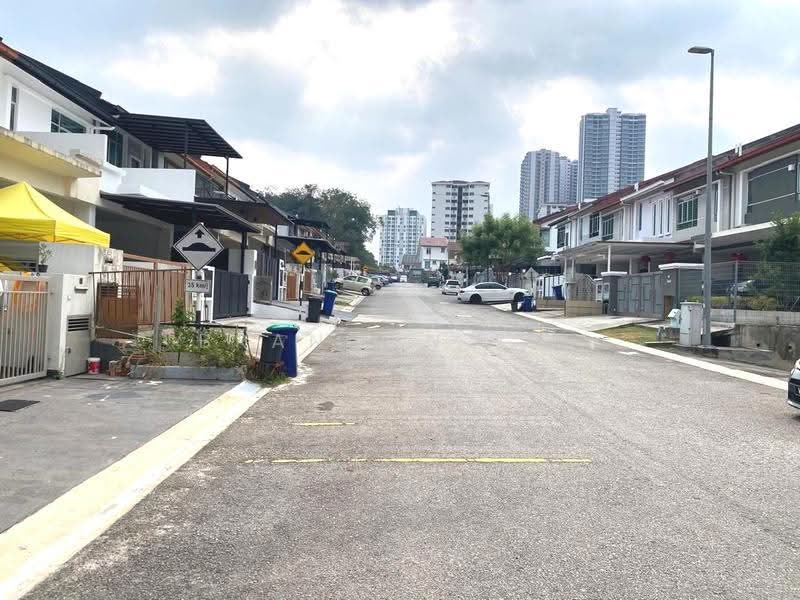 Townhouse for Rent in Taman Bukit Serdang (Seri Kembangan) - Brandon Yee - Exterior - PropertyGuru.com.my