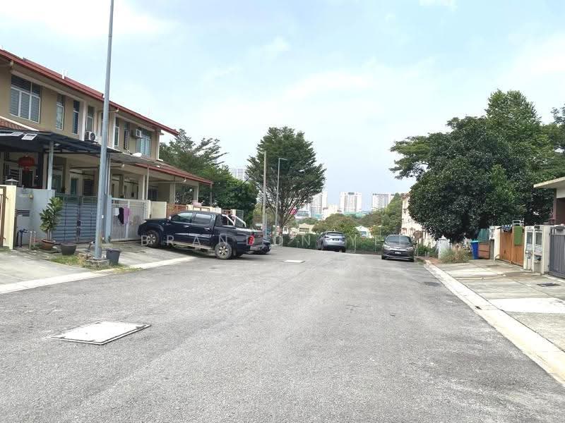 Townhouse for Rent in Taman Bukit Serdang (Seri Kembangan) - Brandon Yee - Exterior - PropertyGuru.com.my
