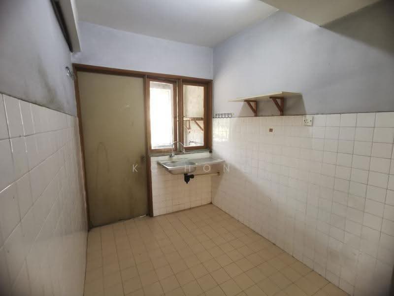 Pangsapuri untuk Disewa di Dahlia Apartment - KC Hong - Kitchen - PropertyGuru.com.my