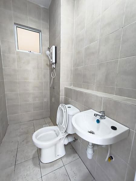 Pangsapuri untuk Disewa di RESIDENSI SELANGORKU OLEANDER - Serena Fan - Bathroom - PropertyGuru.com.my