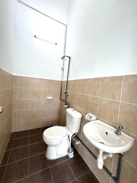 2.5-storey Terraced House for Sale in Pulai (Johor) - Kim Hon - Bathroom - PropertyGuru.com.my
