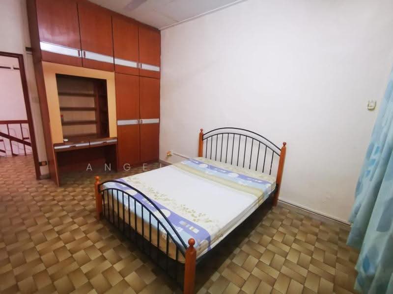 2-storey Terraced House for Rent in Taman Pelangi (Johor Bahru) - Angela Chong - Bedroom - PropertyGuru.com.my
