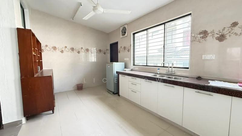 2-storey Terraced House for Sale in Rawang (Selangor) - Alice Low - Kitchen - PropertyGuru.com.my