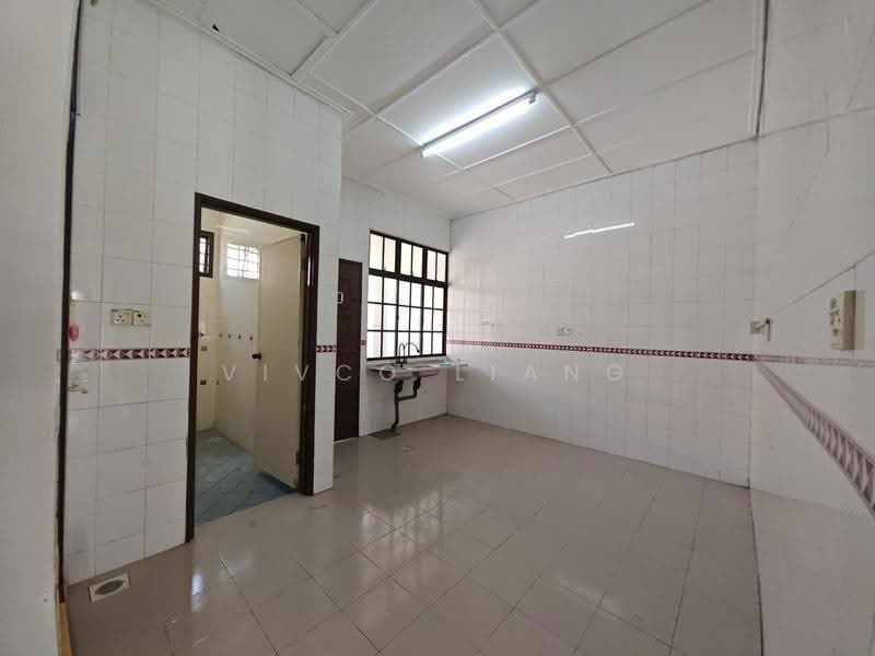 1.5-storey Terraced House for Sale in Taman Molek (Johor Bahru) - Vivco Liang - Kitchen - PropertyGuru.com.my
