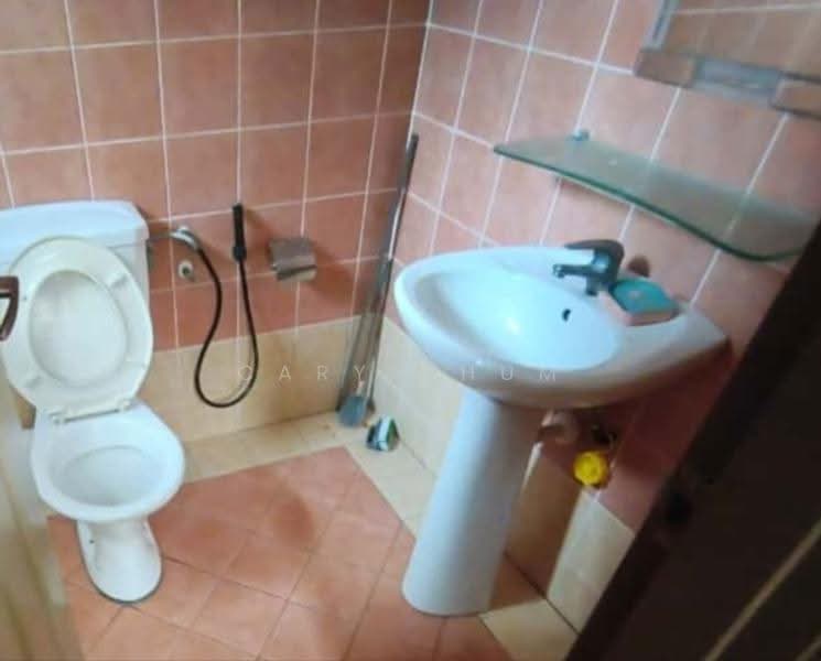 Bungalow House untuk Disewa di Batu Ferringhi (Penang) - Caryn Hum - Bathroom - PropertyGuru.com.my