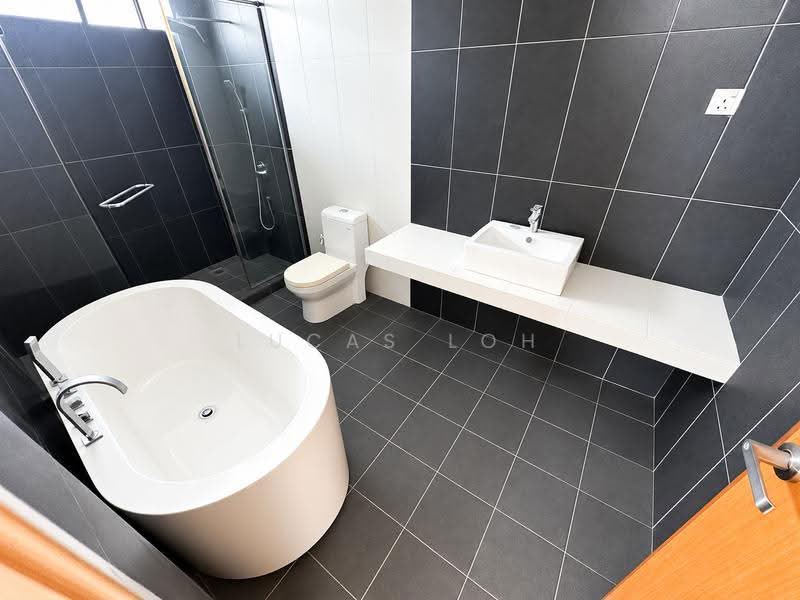 Bungalow House for Sale in Bandar Country Homes (Rawang) - Lucas Loh - Bathroom - PropertyGuru.com.my