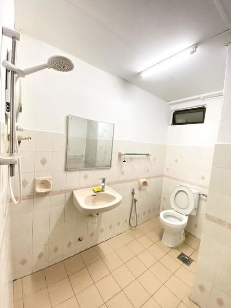 Kondominium untuk Disewa di Vista Komanwel B - CK Yee - Bathroom - PropertyGuru.com.my