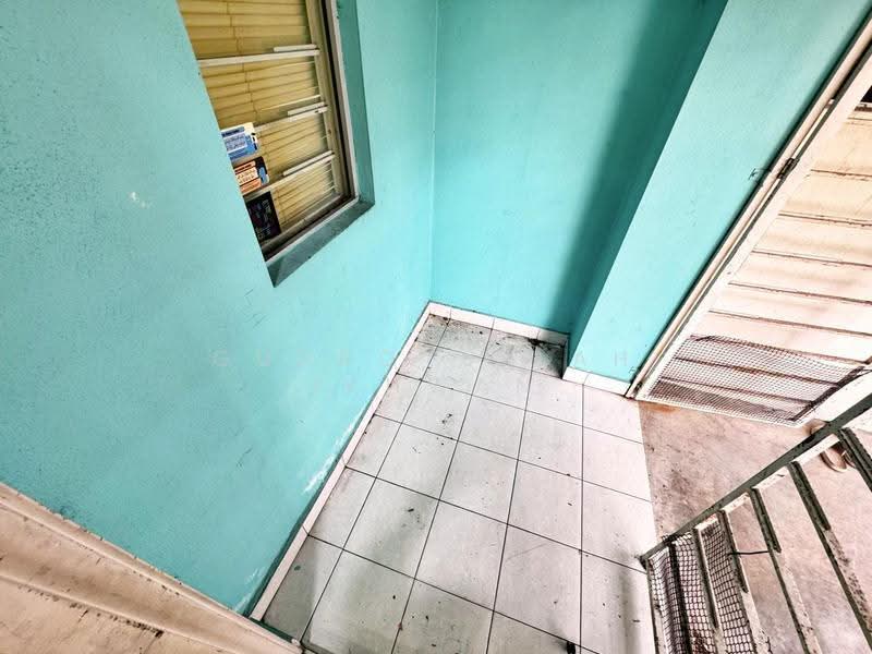 Rumah Teres 2-Tingkat untuk Dijual di Taman Vista Emas (Bangi) - Gudrotullah Ikhwan - Entrance - PropertyGuru.com.my