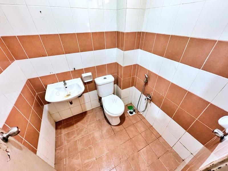 Rumah Teres 2-Tingkat untuk Dijual di Taman Vista Emas (Bangi) - Gudrotullah Ikhwan - Bathroom - PropertyGuru.com.my