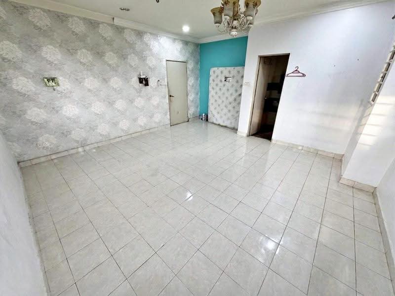 Rumah Teres 2-Tingkat untuk Dijual di Taman Vista Emas (Bangi) - Gudrotullah Ikhwan - Living Room - PropertyGuru.com.my