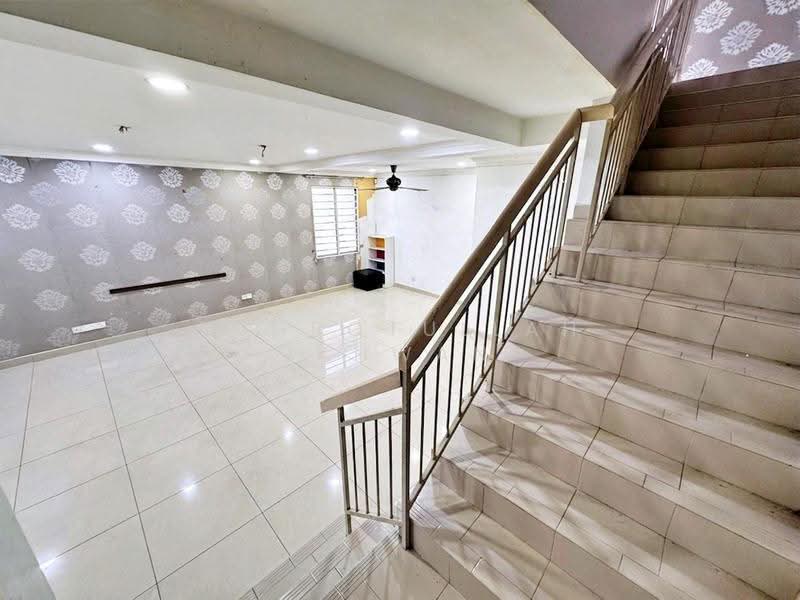 Rumah Teres 2-Tingkat untuk Dijual di Taman Vista Emas (Bangi) - Gudrotullah Ikhwan - Living Room - PropertyGuru.com.my