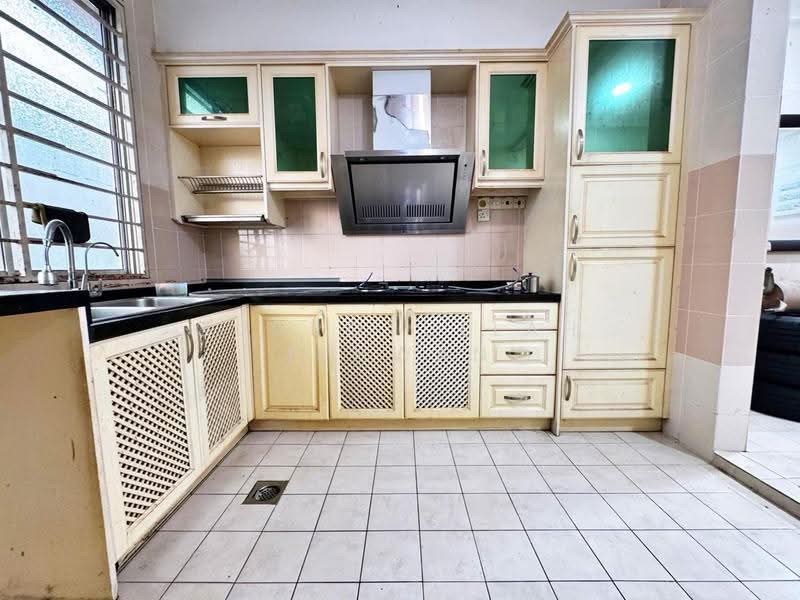 Rumah Teres 2-Tingkat untuk Dijual di Taman Vista Emas (Bangi) - Gudrotullah Ikhwan - Kitchen - PropertyGuru.com.my