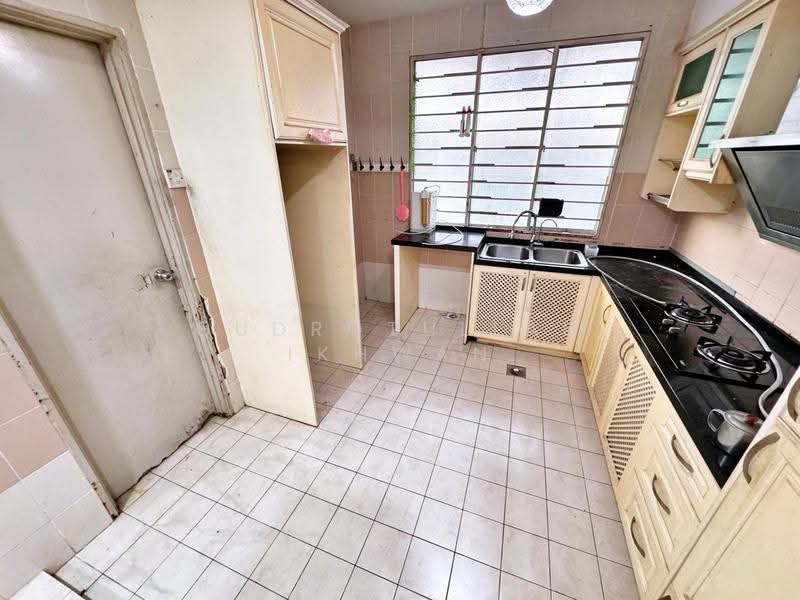 Rumah Teres 2-Tingkat untuk Dijual di Taman Vista Emas (Bangi) - Gudrotullah Ikhwan - Kitchen - PropertyGuru.com.my