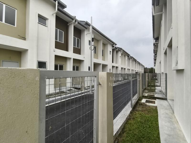Rumah Teres 2-Tingkat untuk Dijual di Semenyih (Selangor) - Azizul Kamarul Zaman - Exterior - PropertyGuru.com.my
