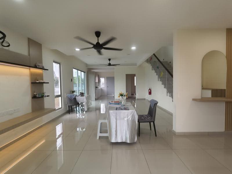 Rumah Teres 2-Tingkat untuk Dijual di Semenyih (Selangor) - Azizul Kamarul Zaman - Living Room - PropertyGuru.com.my