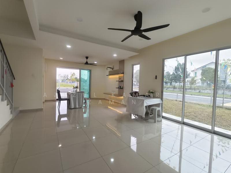 Rumah Teres 2-Tingkat untuk Dijual di Semenyih (Selangor) - Azizul Kamarul Zaman - Living Room - PropertyGuru.com.my