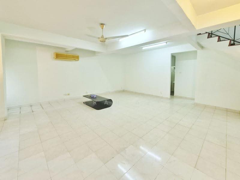 Rumah Teres 2-Tingkat untuk Dijual di Kota Damansara (Selangor) - Farah Aze - Living Room - PropertyGuru.com.my