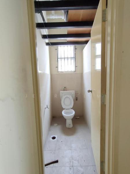 Kedai untuk Dijual di Pekan Nanas (Johor) - Jeffrey Lim - Bathroom - PropertyGuru.com.my
