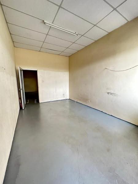 Kedai untuk Dijual di Pekan Nanas (Johor) - Jeffrey Lim - Interior - PropertyGuru.com.my