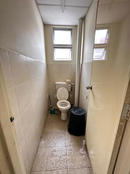 Kedai untuk Dijual di Pekan Nanas (Johor) - Jeffrey Lim - Bathroom - PropertyGuru.com.my