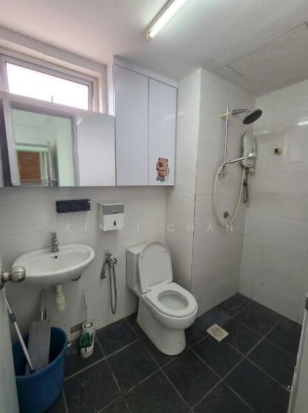 Kediaman Servis untuk Dijual di Silk Residence - KINKI CHAN - Bathroom - PropertyGuru.com.my