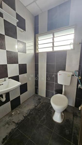 Kedai untuk Disewa di Seri Iskandar (Perak) - Amelia Kong - Bathroom - PropertyGuru.com.my