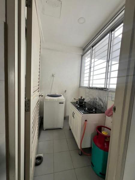 Kediaman Servis untuk Dijual di TRiGON Luxury Residences - Melinda Goh - Kitchen - PropertyGuru.com.my