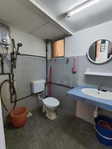 Rumah Flat untuk Dijual di Glen Court (Block C & D) - Amy Chin - Bathroom - PropertyGuru.com.my