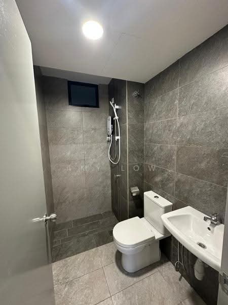 Kediaman Servis untuk Disewa di Traders Park - Amy Low - Bathroom - PropertyGuru.com.my