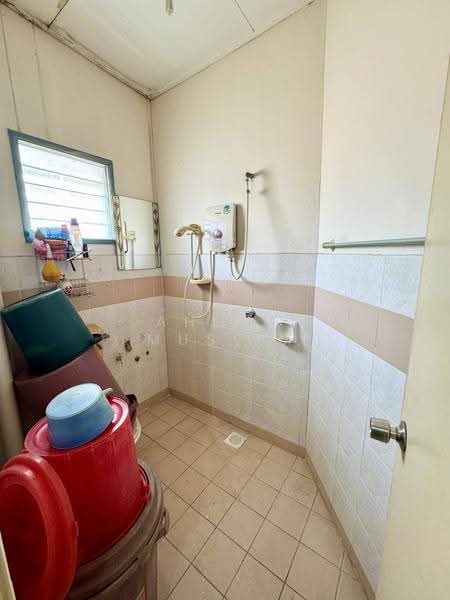 Pangsapuri untuk Dijual di Pesona Apartment - Ahmad Muslim - Bathroom - PropertyGuru.com.my