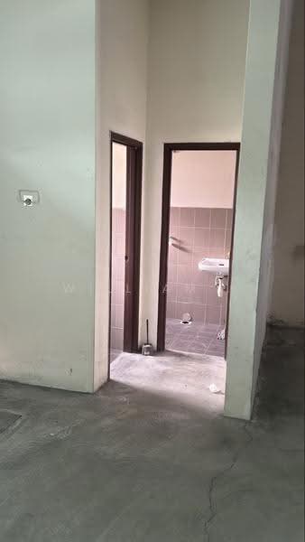 Retail Space untuk Disewa di Batu Pahat (Johor) - William . - Bathroom - PropertyGuru.com.my