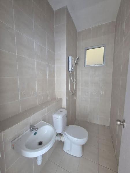 Kondominium untuk Dijual di Residensi Adelia 3 - Gudrotullah Ikhwan - Bathroom - PropertyGuru.com.my