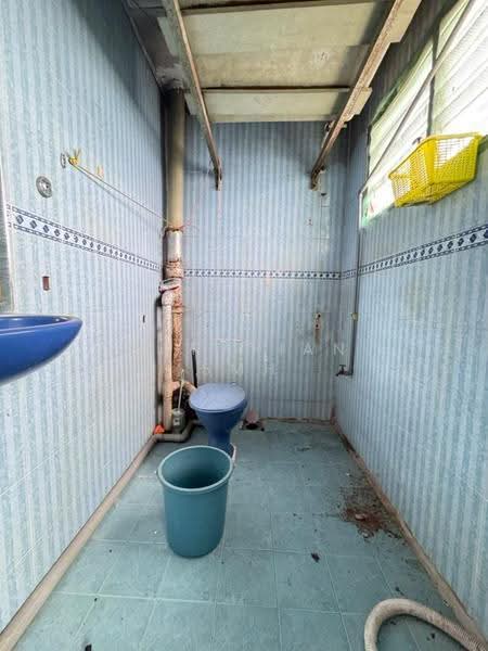 Flat for Sale at Flat Pkns Shah Alam Seksyen 18 - Norafian SMH - Bathroom - PropertyGuru.com.my