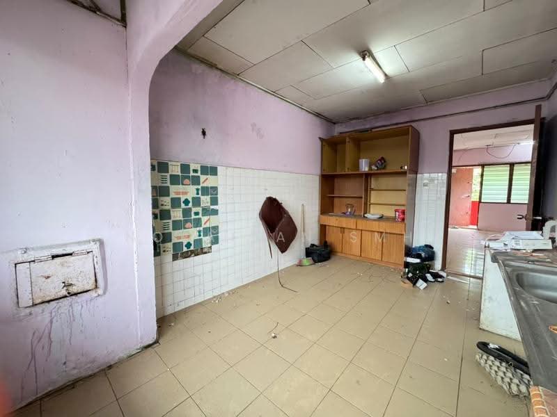 Flat for Sale at Flat Pkns Shah Alam Seksyen 18 - Norafian SMH - Kitchen - PropertyGuru.com.my