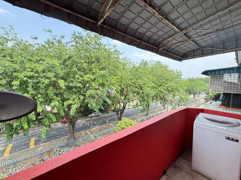 Flat for Sale at Flat Pkns Shah Alam Seksyen 18 - Norafian SMH - Balcony - PropertyGuru.com.my