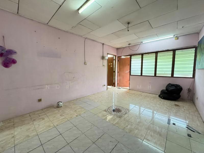 Flat for Sale at Flat Pkns Shah Alam Seksyen 18 - Norafian SMH - Interior - PropertyGuru.com.my