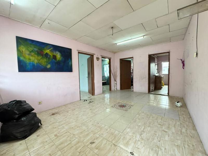 Flat for Sale at Flat Pkns Shah Alam Seksyen 18 - Norafian SMH - Living Room - PropertyGuru.com.my