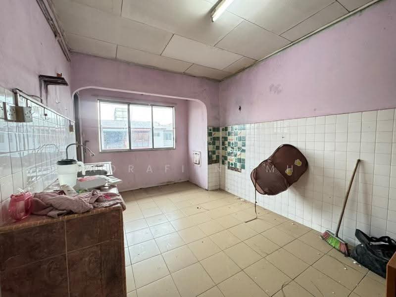Flat for Sale at Flat Pkns Shah Alam Seksyen 18 - Norafian SMH - Kitchen - PropertyGuru.com.my