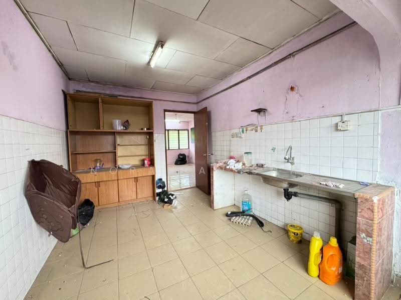Flat for Sale at Flat Pkns Shah Alam Seksyen 18 - Norafian SMH - Kitchen - PropertyGuru.com.my