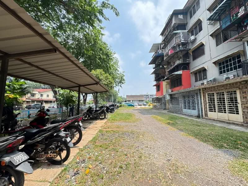 Flat for Sale at Flat Pkns Shah Alam Seksyen 18 - Norafian SMH - Exterior - PropertyGuru.com.my
