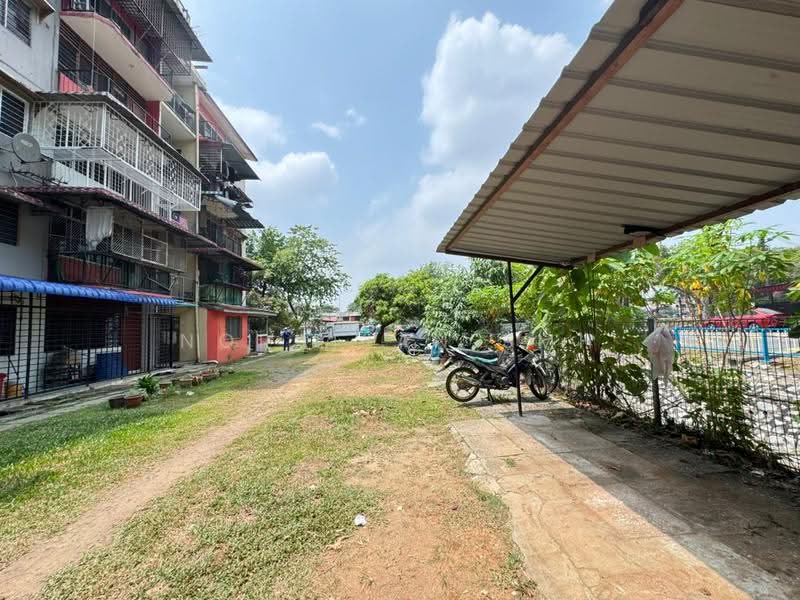 Flat for Sale at Flat Pkns Shah Alam Seksyen 18 - Norafian SMH - Exterior - PropertyGuru.com.my